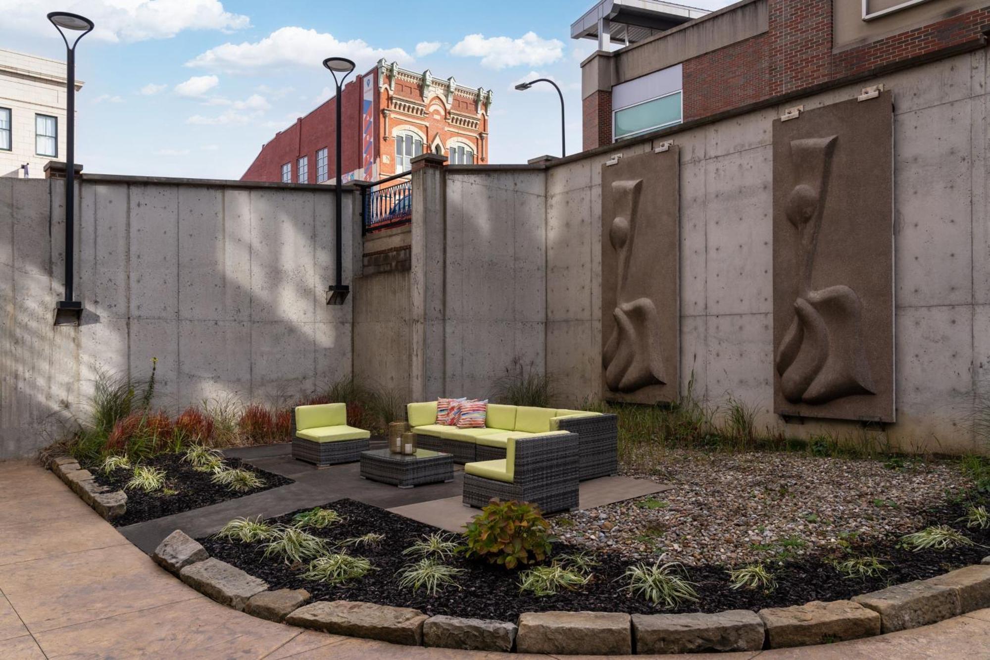 Blu-Tique, Akron, A Tribute Portfolio Hotel Екстериор снимка