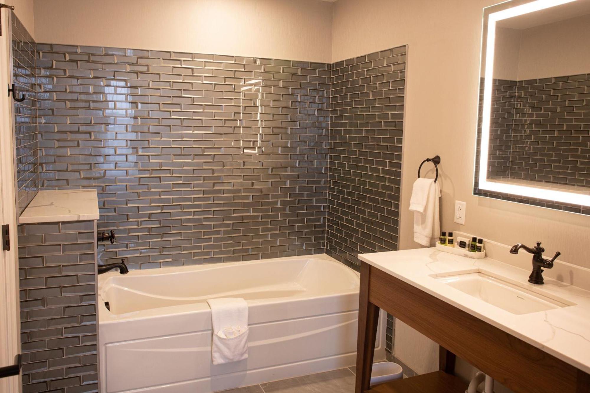Blu-Tique, Akron, A Tribute Portfolio Hotel Екстериор снимка