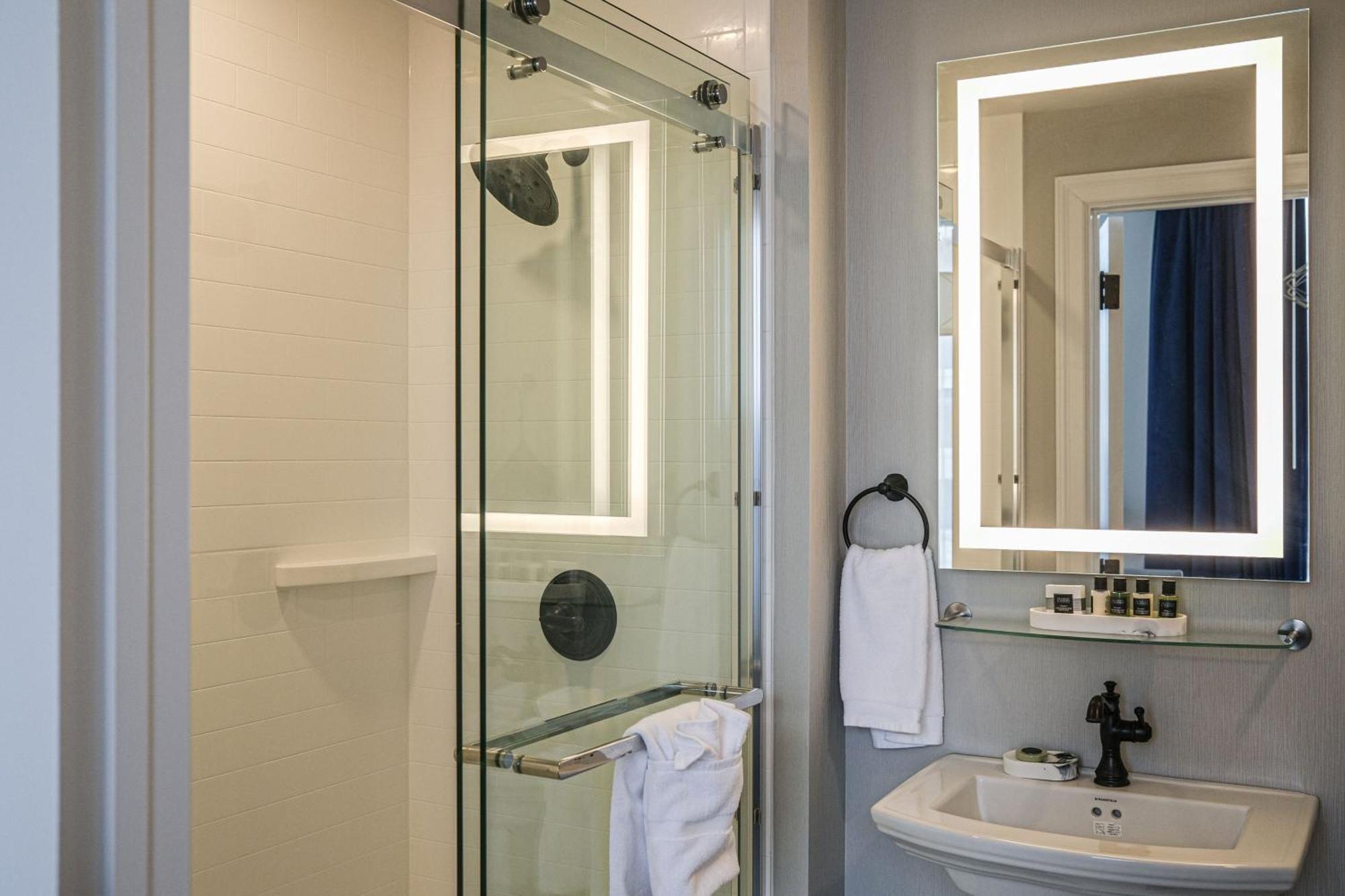Blu-Tique, Akron, A Tribute Portfolio Hotel Екстериор снимка
